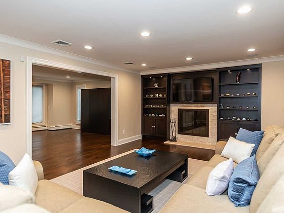2nd image of 33 Eagle Ln