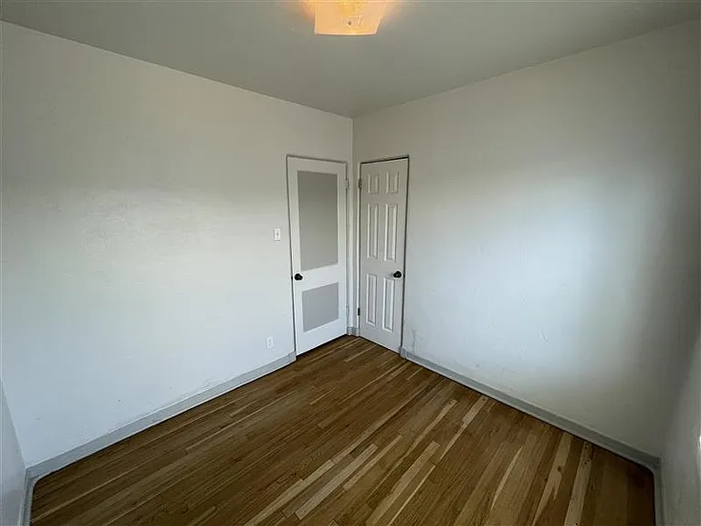 Updated 2 Bed 1 Bath Nob Hill Apartment Just 2 Blocks to UNM — Photo 32
