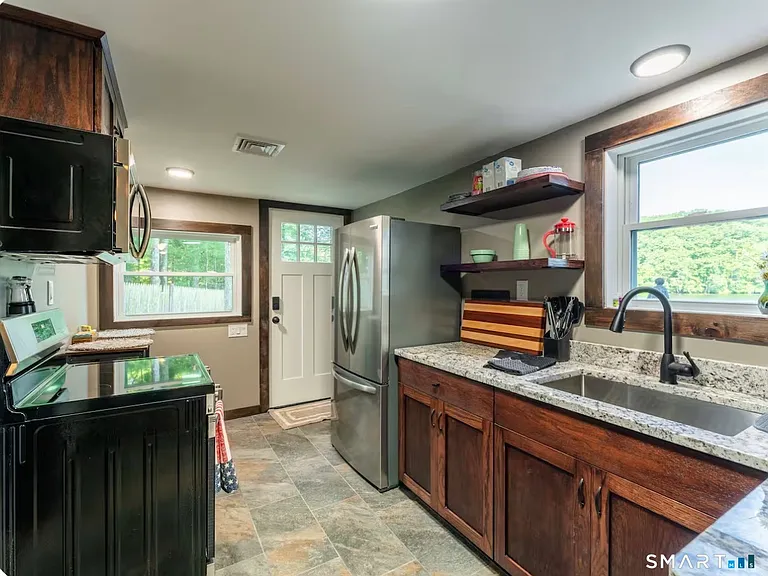 37 Sheldon Cir — Photo 6