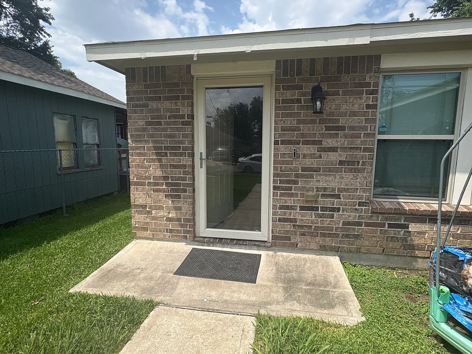 3 bed, 1040 sqft, $1,700 — Photo 4