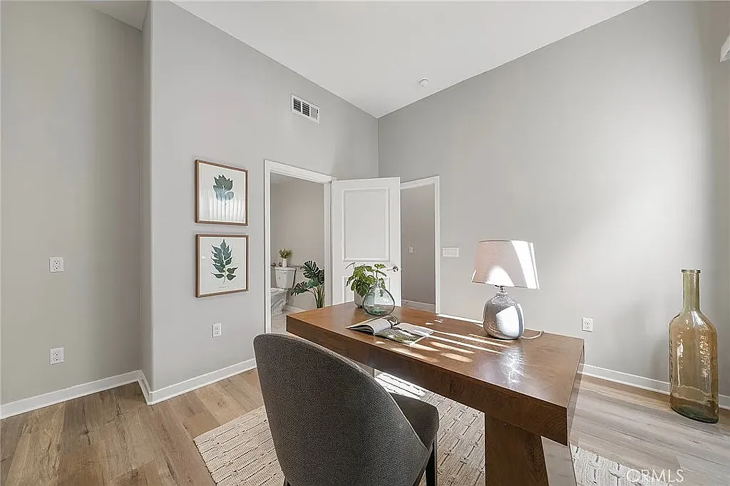 3 bed, 3.5 bath, 1839 sqft, $3,500 — Photo 4