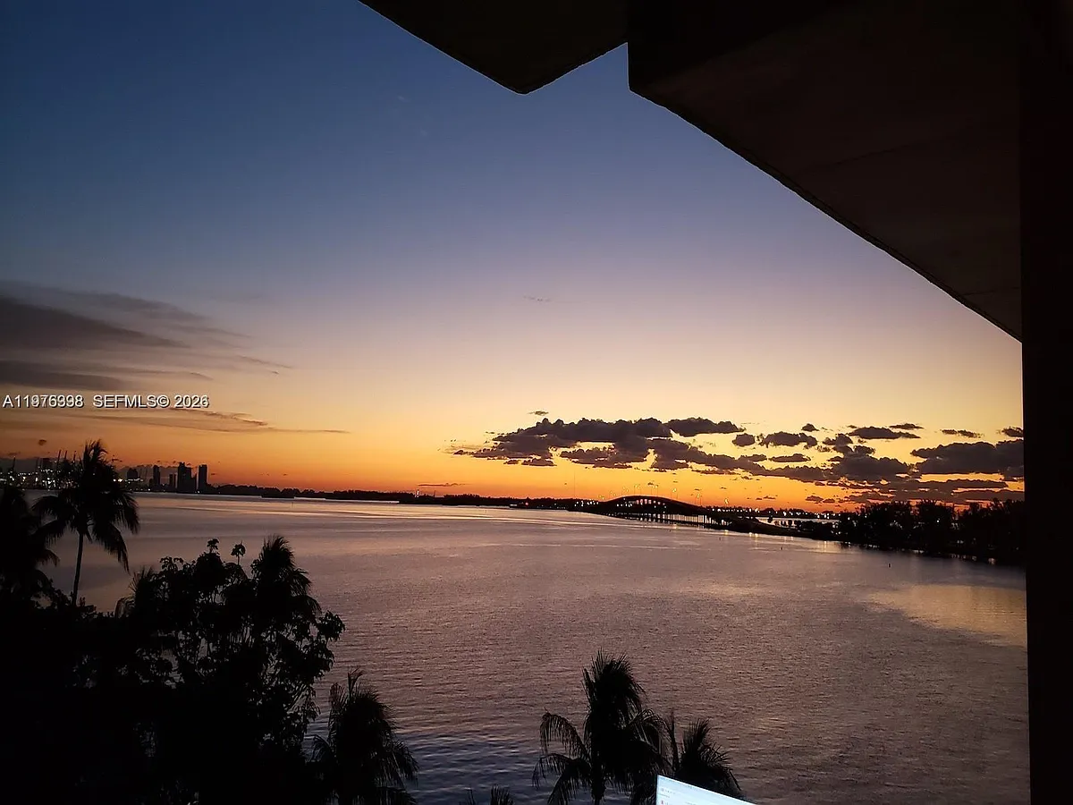 Building Photo - 2451 Brickell Ave #18F