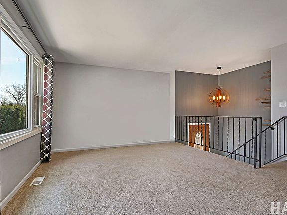 3rd image of 1308 Ridgeway St