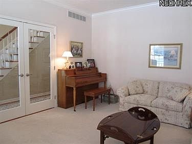 5th image of 470 Meadow Ln