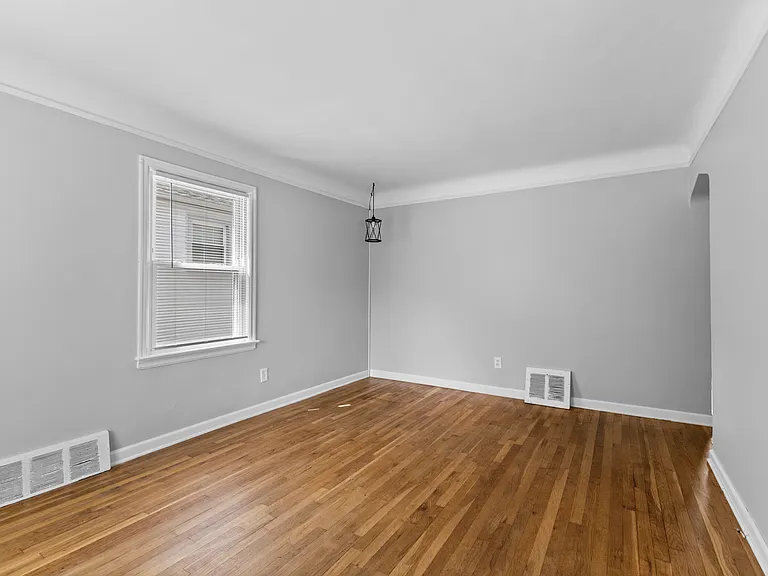 21328 Audette St — Photo 8
