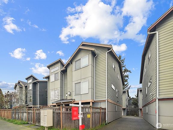 2nd image of 926 N 96th Street