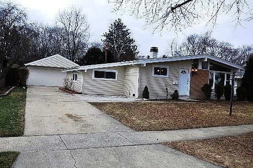 1st image of 376 S Leslie Ln
