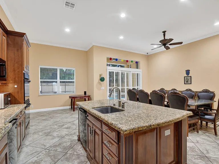 10247 Isle Wynd Ct — Photo 33