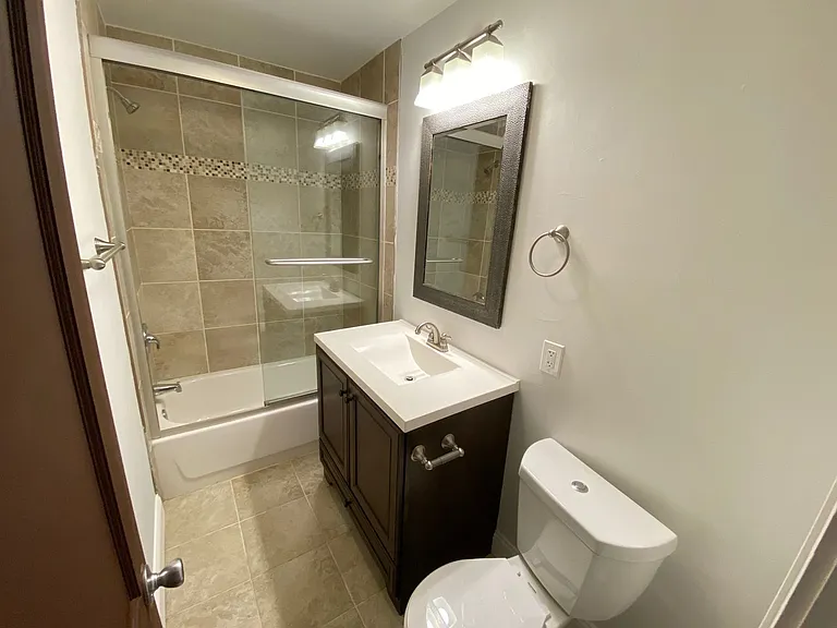 E 15th Ave 425-427 TNB — Photo 13