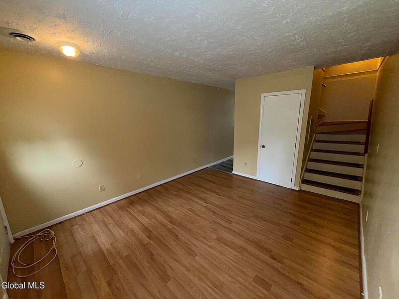 5th image of 124 Mann Avenue