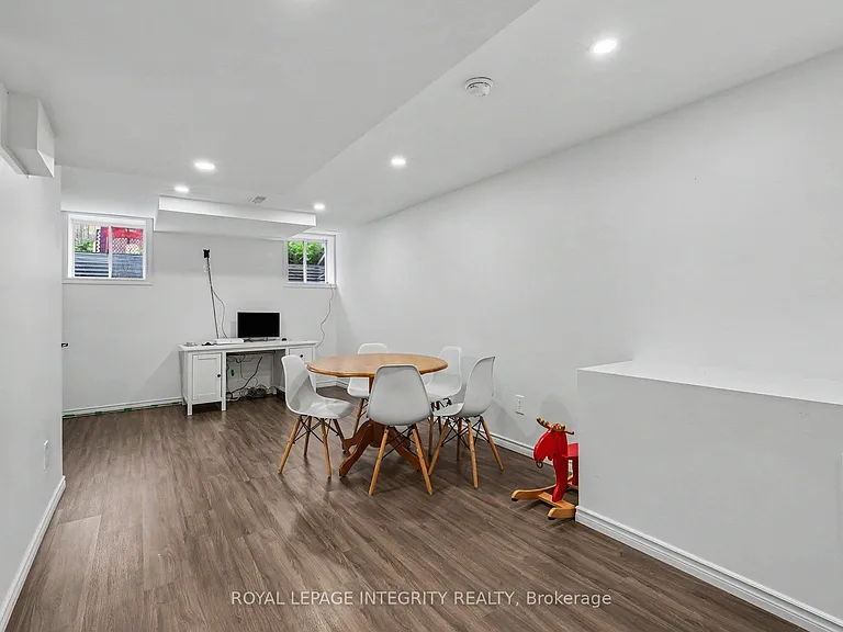 555 Foxlight Cir — Photo 20