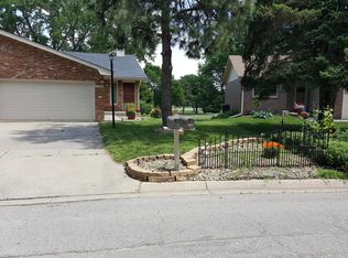 5326 Stonecliffe Dr, Lincoln, NE 68516