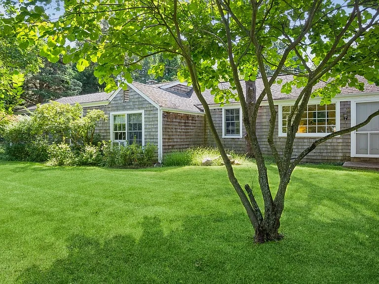 33 Wild Cherry Ln — Photo 1