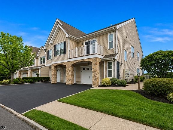 3rd image of 131 Mountainside Dr