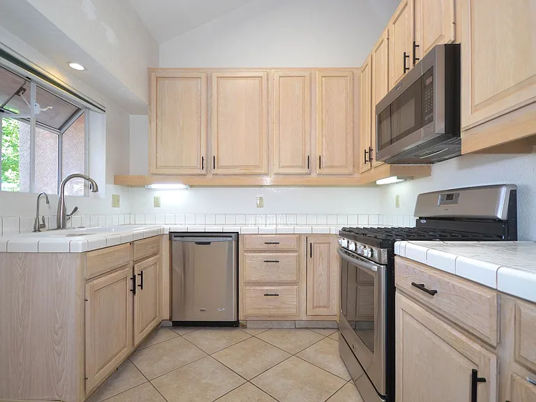 2911 Country Club Dr — Photo 10