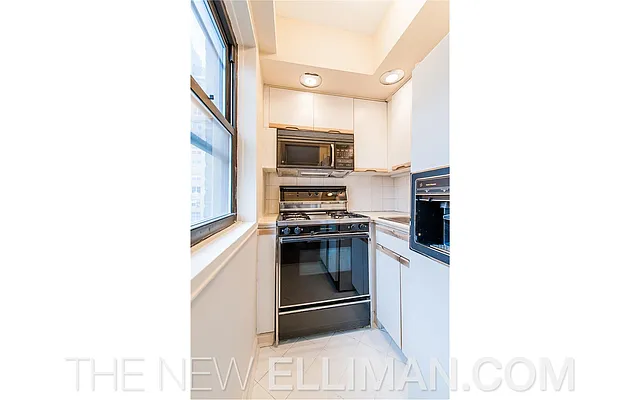 Sold by Douglas Elliman | media 15