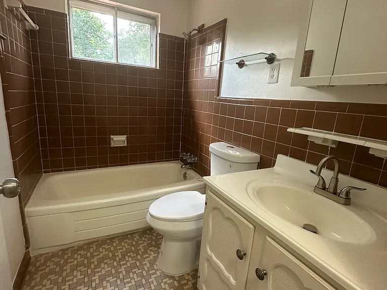 1589 Wheaton St — Photo 7