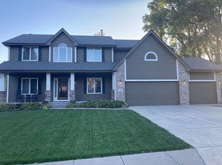 904 Shady Tree Ln, Papillion, NE 68046