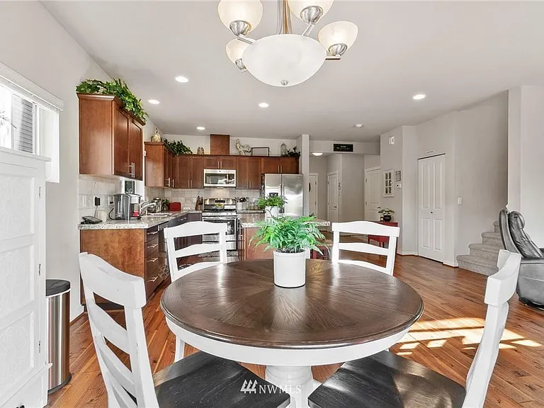 6422 Victoria Ave SE — Photo 8