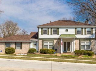 328 Greentrails Dr S, Chesterfield, MO 63017