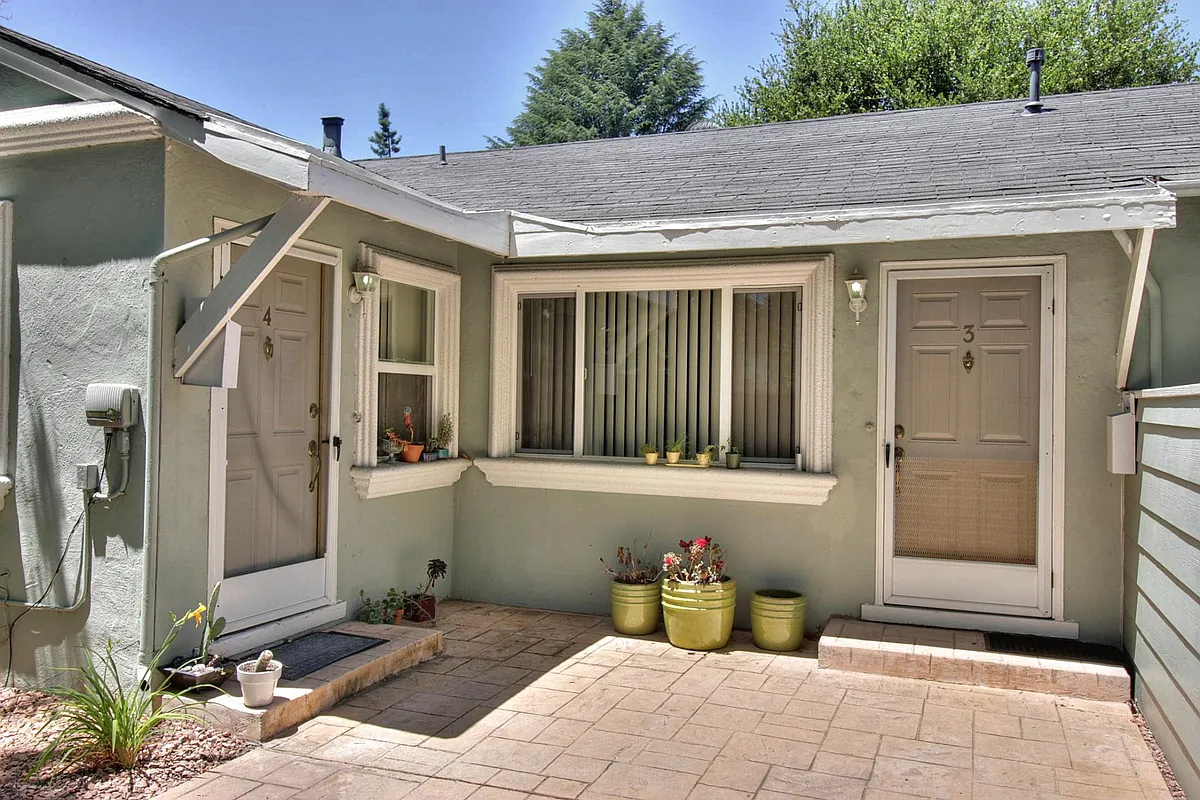 Building Photo - 545 University Dr #A