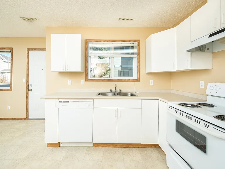 100 Jordan Pkwy — Photo 17