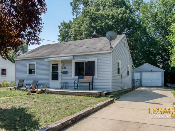 858 33rd St SW, Wyoming, MI 49509