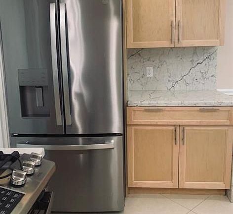 5th image of 881 NE 46th Ct