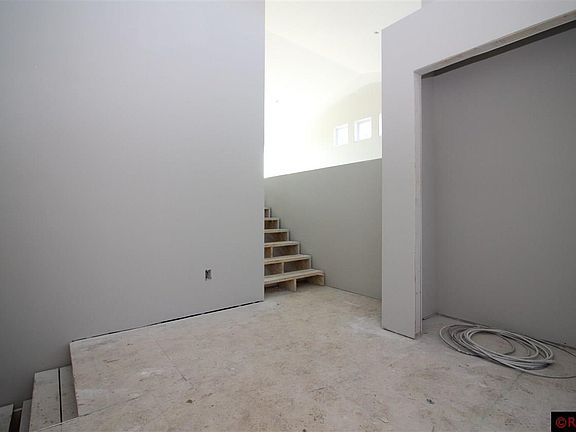 2nd image of 221 Oak Dr