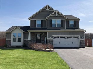 37 Pear Tree Ln, Lancaster, NY 14086