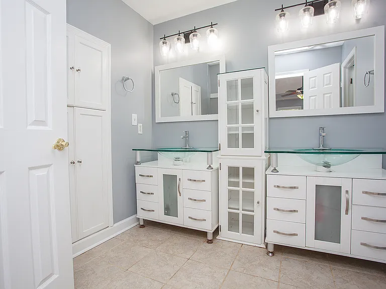 Master Bath Vanity Set 2