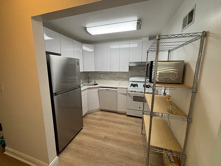 89 W Palisades Blvd #1 — Photo 4