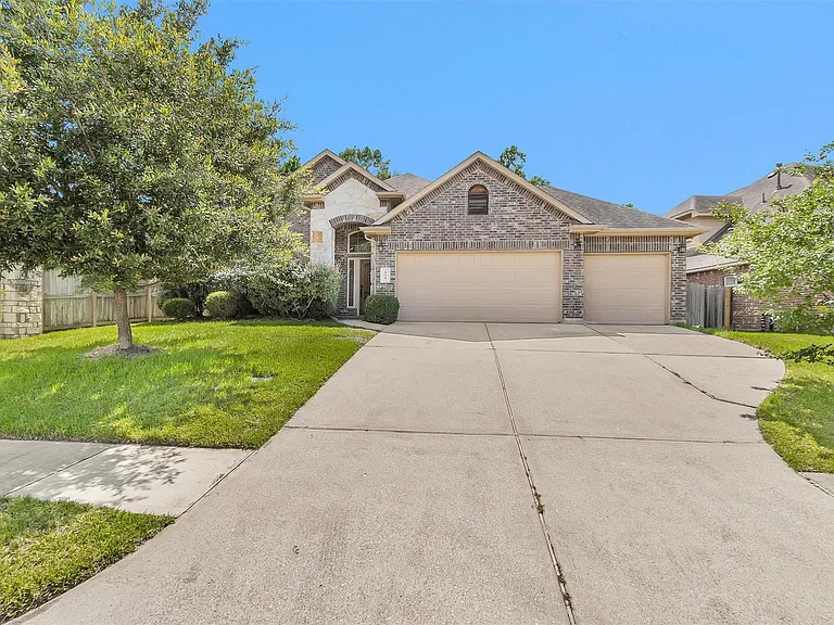 138 Meadow Landing Dr — Photo 1
