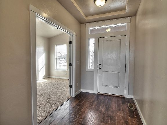 3rd image of 779 Canyon Crest Dr