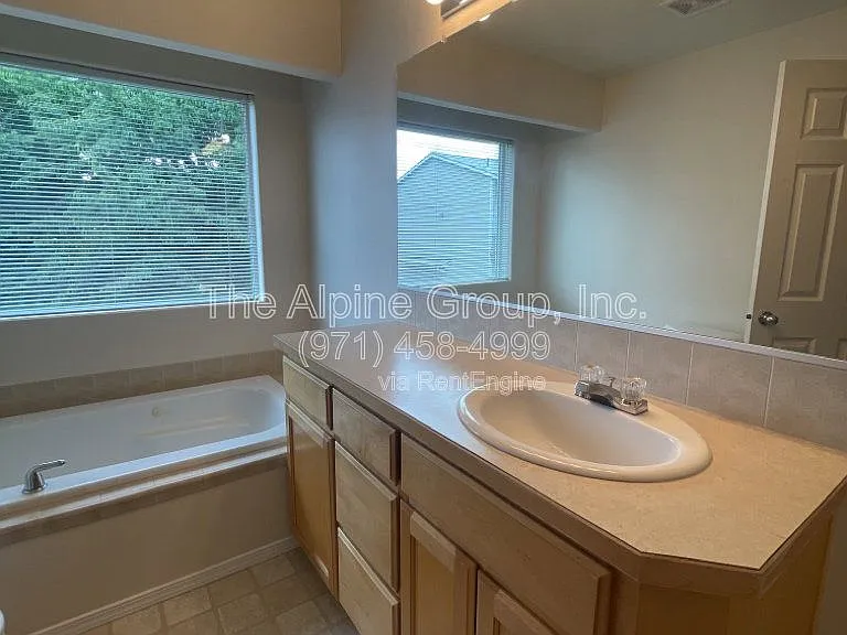 1914 27th Ave — Photo 13