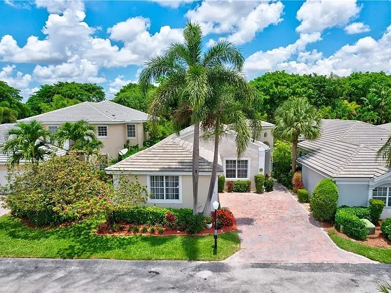 8171 Hampton Wood Dr — Photo 32