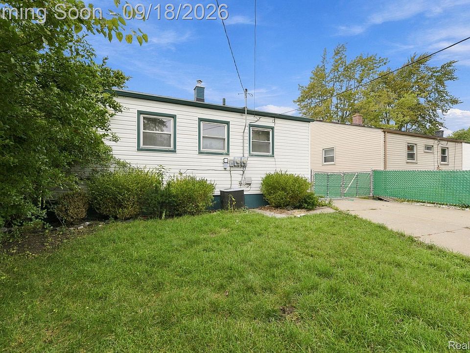 22434 Hillock Ave, photo 8