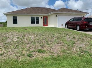 1041 Cedartree Ave, Lehigh Acres, FL 33971