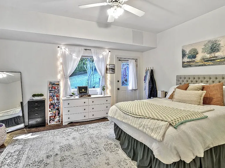 7030 Willowick Dr — Photo 11