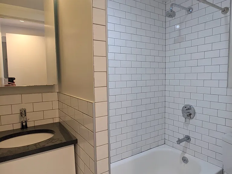 738 E 6th St #4B — Photo 5