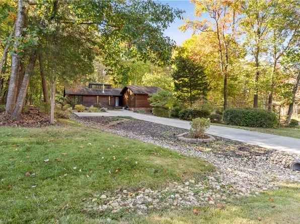 5768 Windworth Dr, Winston Salem, NC 27106