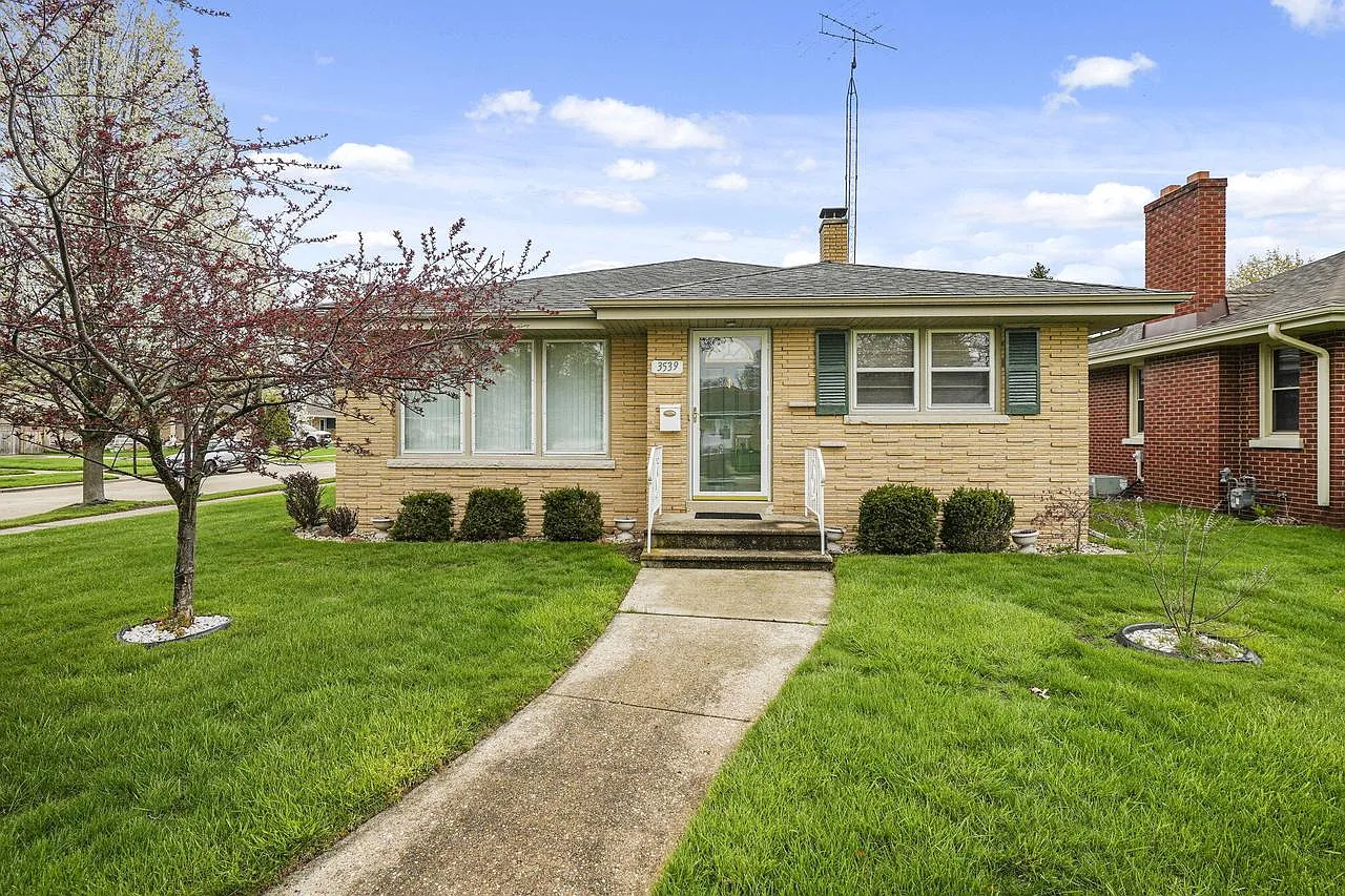3539 21st AVENUE photo 1