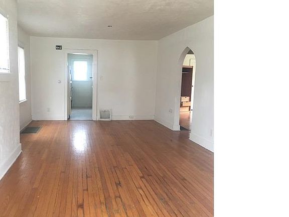 3rd image of 2525 Prast Blvd