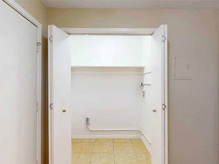 210 W G St — Photo 11