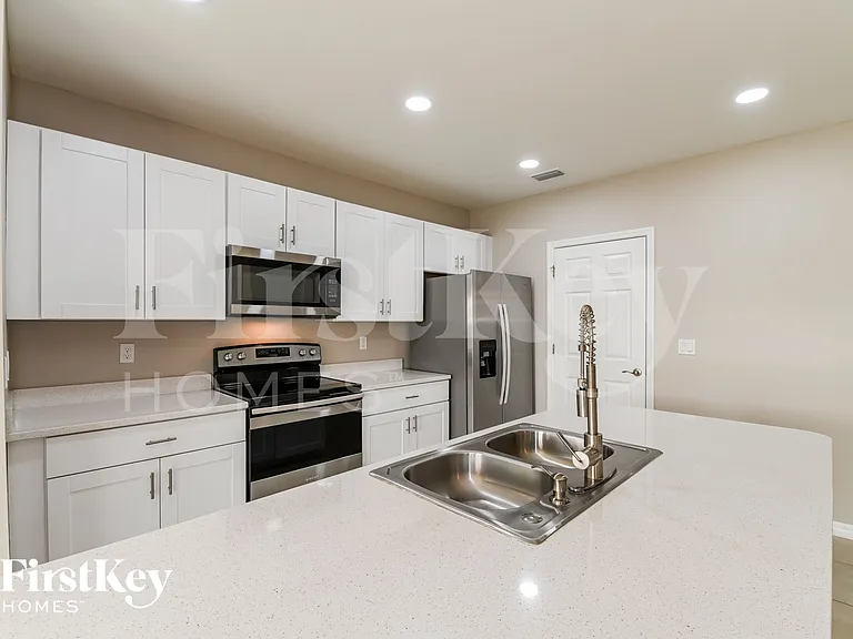 2825 NE 2nd Ave — Photo 6