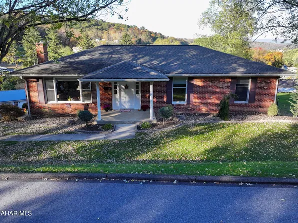 207 Crestview Ave, Bedford, PA 15522