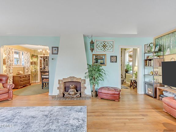 5th image of 1380 24th St