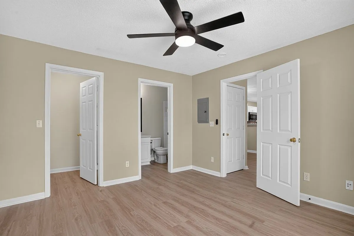 2 bed, 2.0 bath, 968 sqft, $1,600 — Photo 2