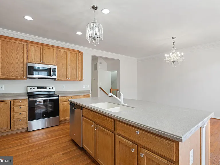 2225 Potomac Club Pkwy — Photo 6