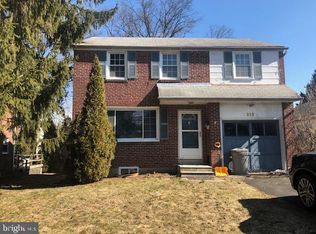 215 E Moreland Rd, Willow Grove, PA 19090